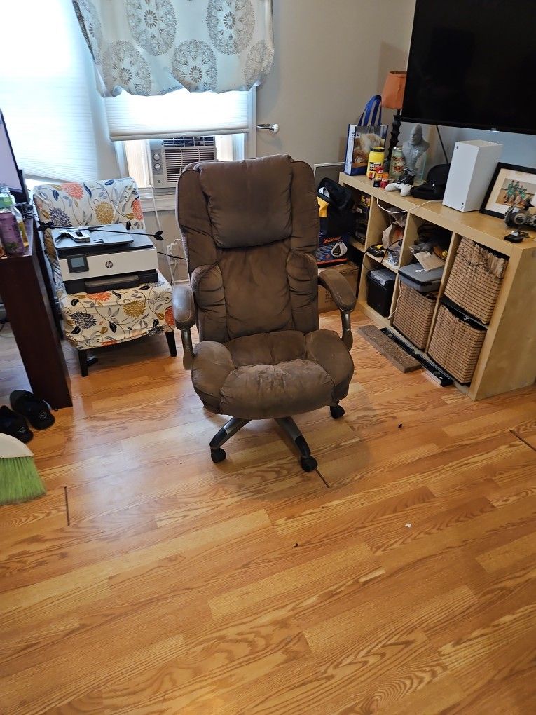 Old Office Chair, free!!!