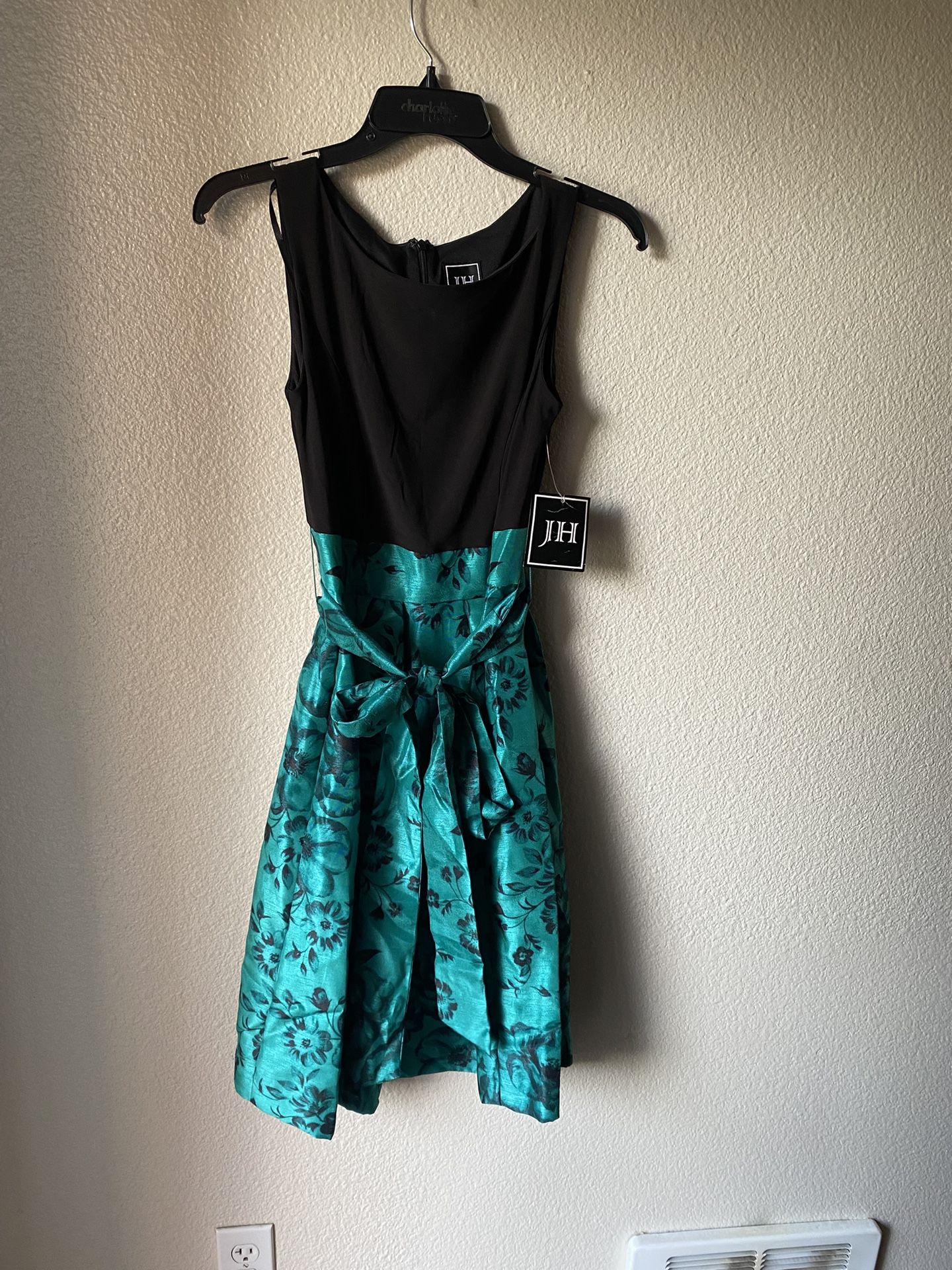 Brand new woman’s JH brand Black and Blue colored Dress Up For Sale
