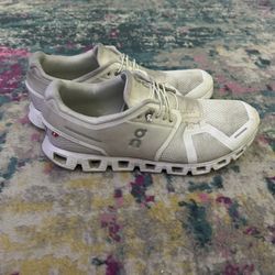 Men’s On Cloud Shoes Size 10
