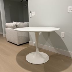 Round Dining Table 