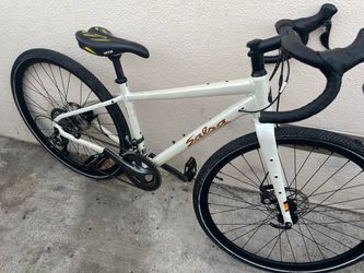 Salsa Journeyer Claris 8-Speed Gravel Road bike
