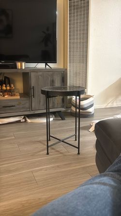 Black Round Accent Side Table – Metal