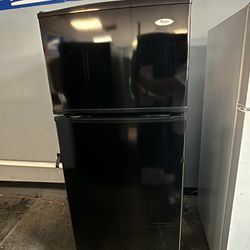 Whirlpool 28-inch Wide Top-Freezer Refrigerator 