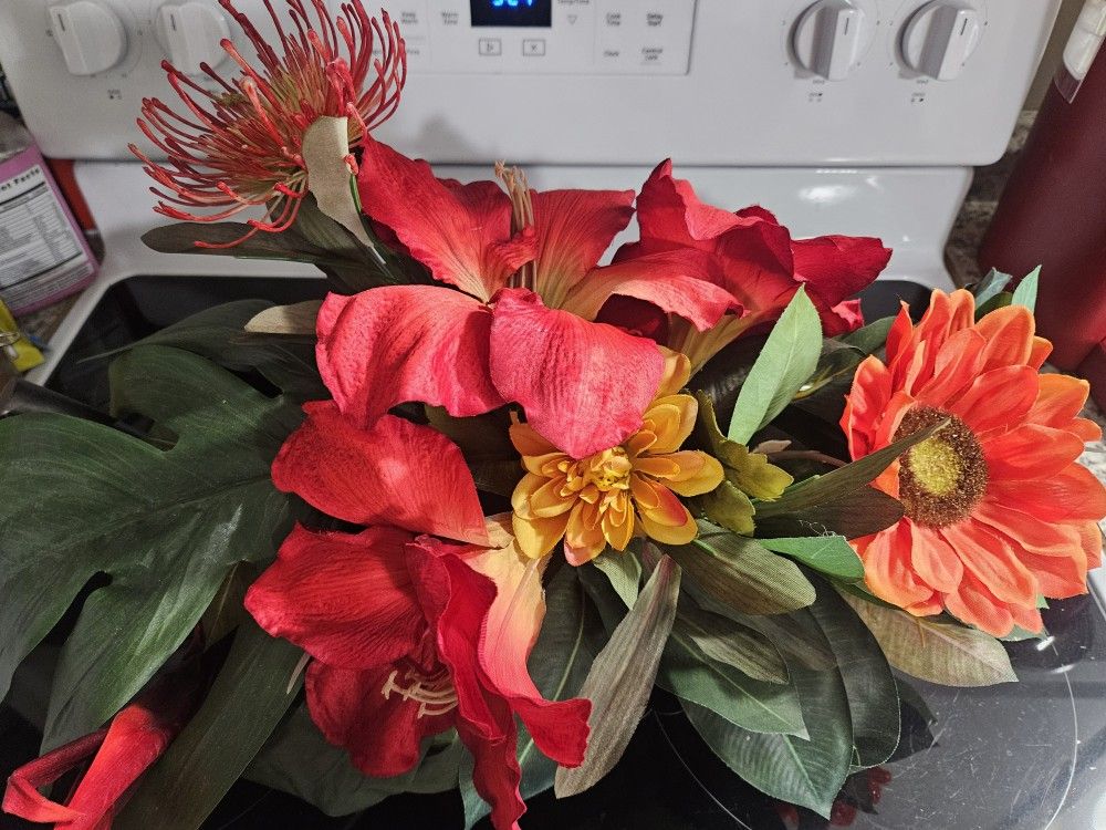 ARTIFICIAL PLANTS & FLOWERS