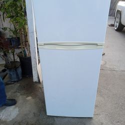 Good Working Refrigerator 100$  2feet Wide 58tall