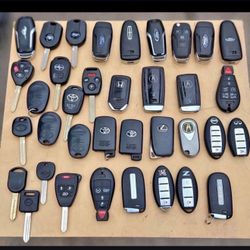 Keys and remotes cut and programmed on site llaves y controles Chevy gmc Toyota Honda Dodge Jeep Ford nissan