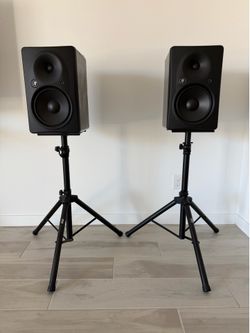 Mackie HR824 Mk 2 Speaker Set (Includes Stands)