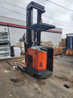 Toyota reach 300" lift