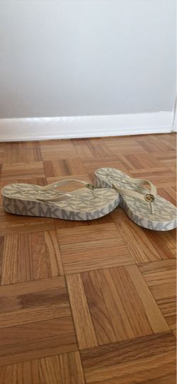 Women’s shoes size 8