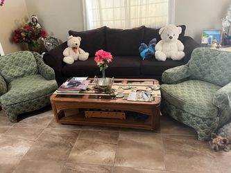 Sofa/chairs/ table
