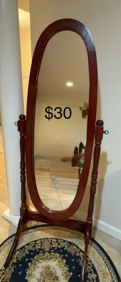 Pendulum mirror stand alone