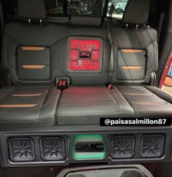 NEW 4 KICKER L7s 8” SUBWOOFERS CUSTOM BOX KICKER AMP EPICENTER INSTALLED SILVERADO OR SIERRA CREW CABS