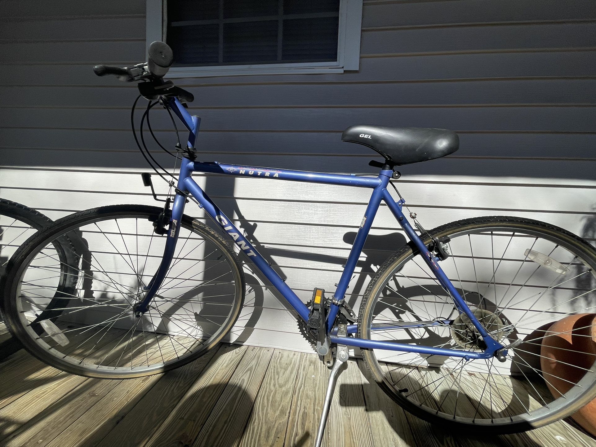 MAKE AN OFFER - Giant Nutra Bicycle