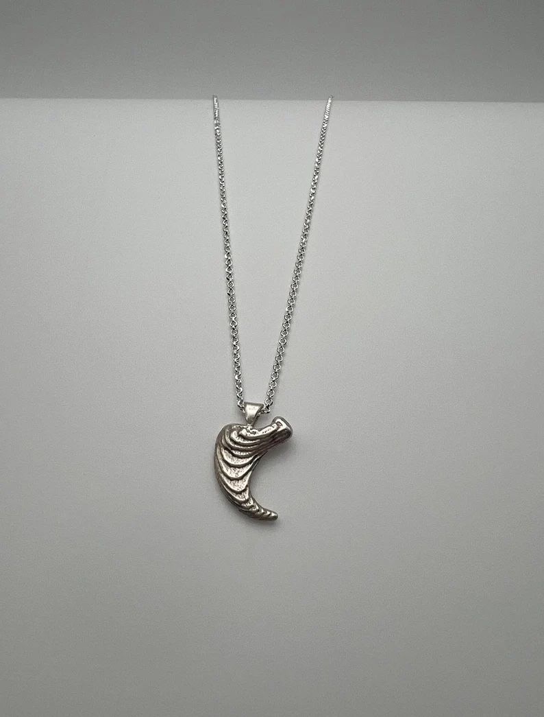 Silver Lynx Claw Necklace