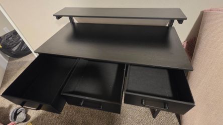 Black Desk