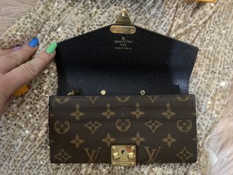 Louis Vuitton Multicolor Clutch for Sale in Pasadena, TX - OfferUp