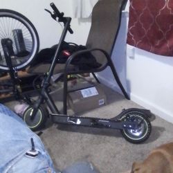 USED E-SCOOTER WITH CHARGER