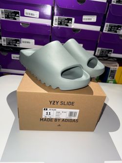 Yeezy Slide: Salt Size 11
