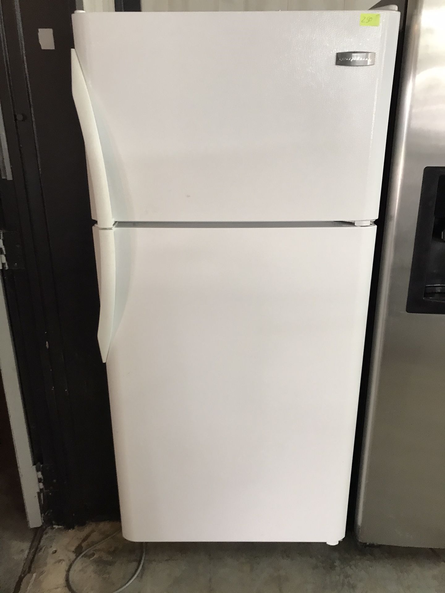 Frigidaire Top And Bottom Refrigerator for Sale in Houston, TX OfferUp