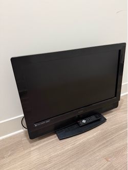 Vizio 32” LCD HDTV Flat Screen TV with Remote