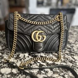 Authentic Gucci Marmont Medium Black Purse 