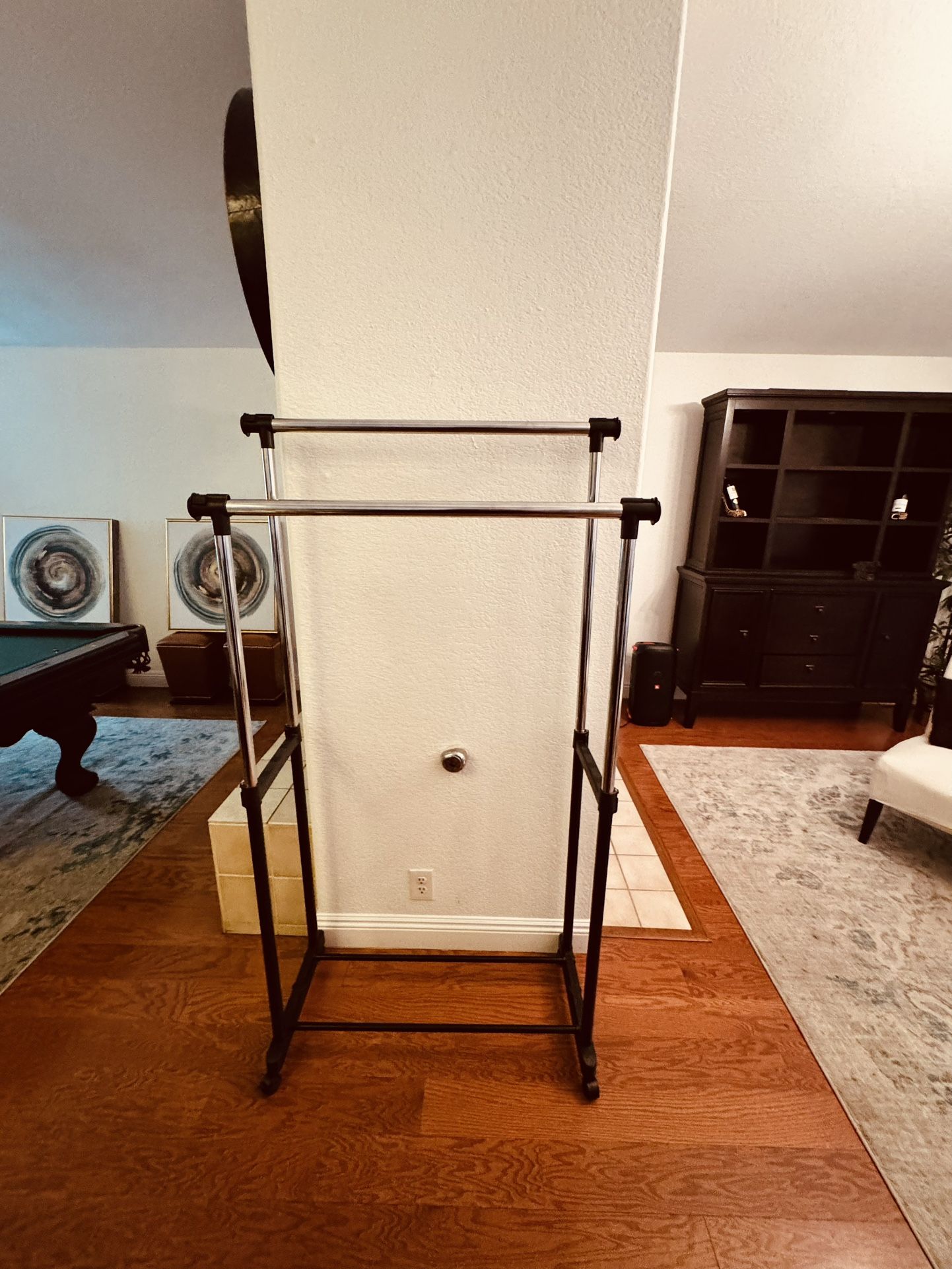 ADJUSTABLE WARDROBE RACK!