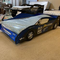 Dustrack (Twin Bed Only) (No Mattress Included )