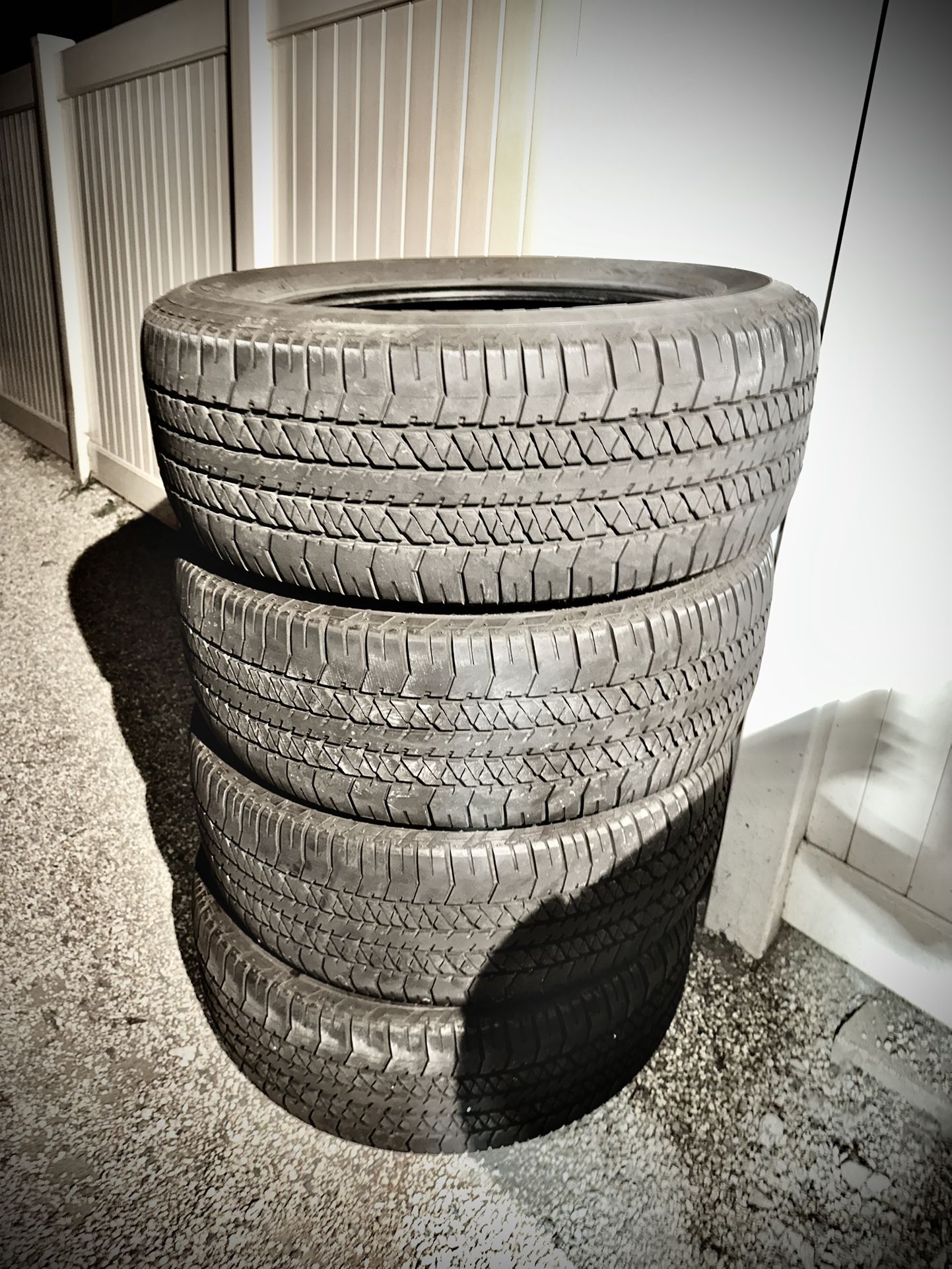 Like-new 275/60R20 Bridgestone Dueler H/T Tires (Set of 4)