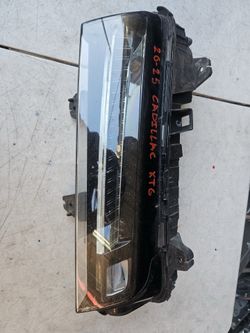 Cadillac XT6 left fog light Oem