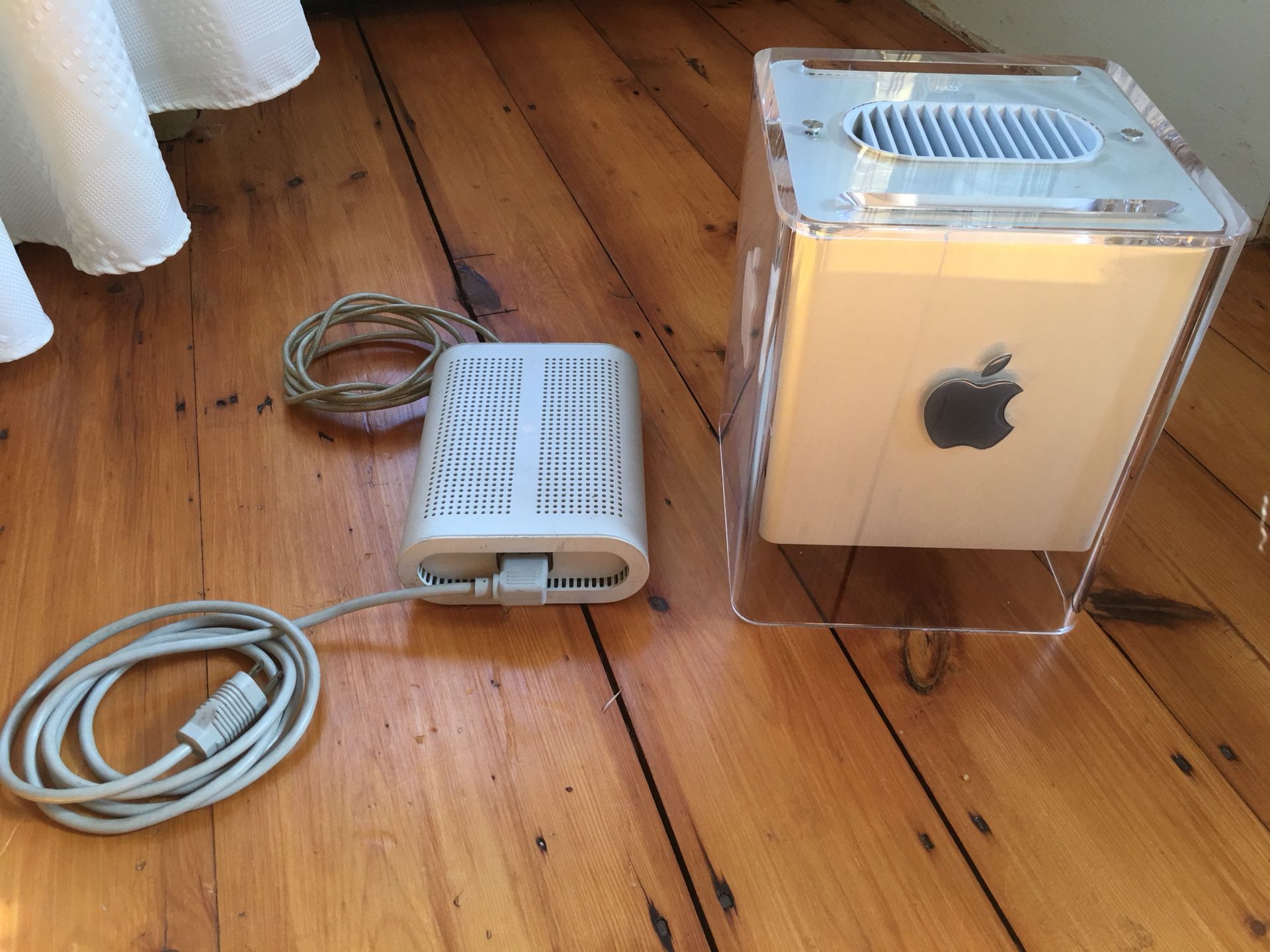 APPLE POWER MAC G4 CUBE 450MHZ 1.12GB RAM 20Gb hd