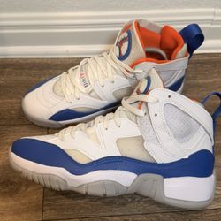 Jumpman Two Trey -White/Safety Orange/White Size 9 
