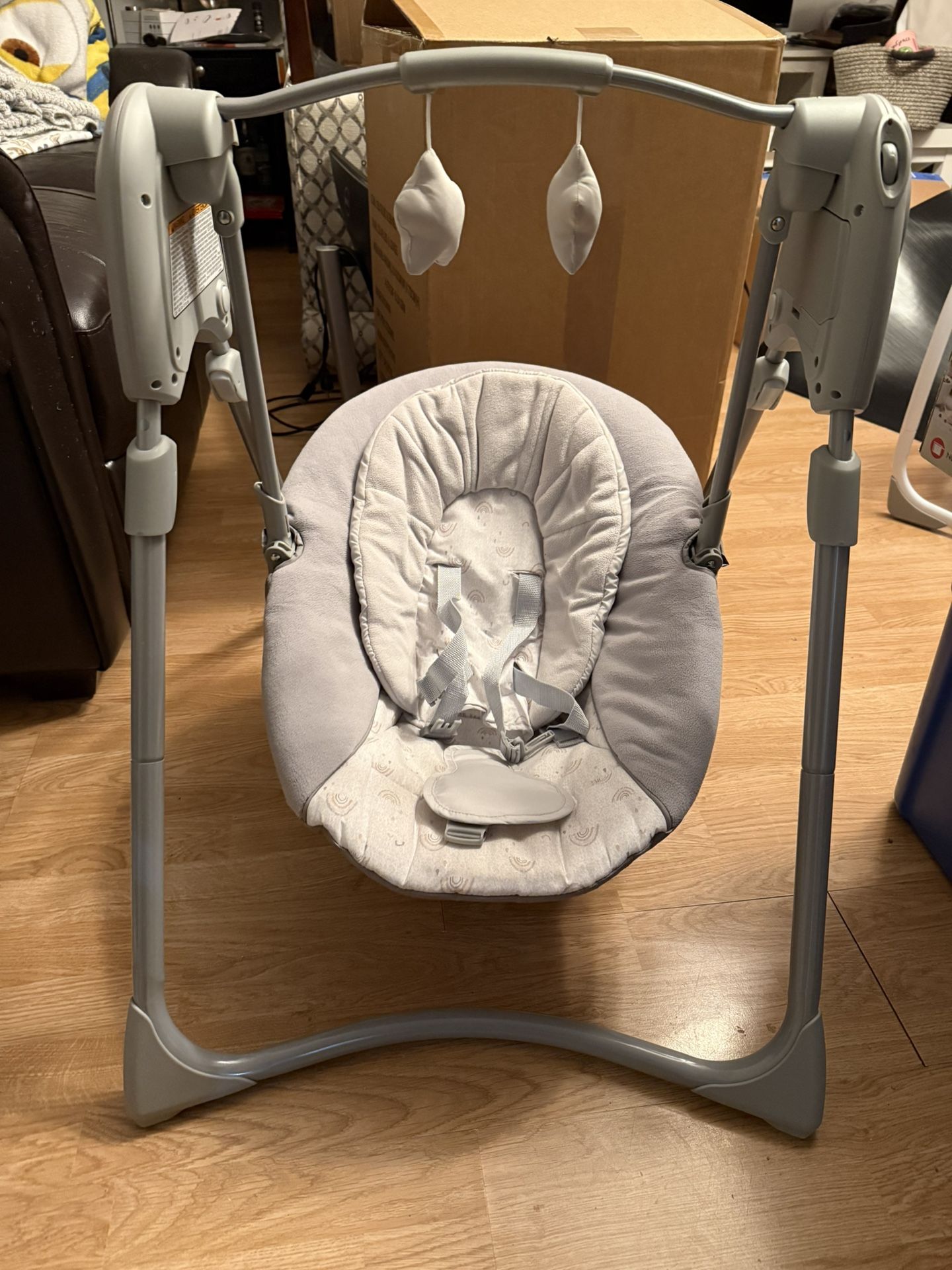 Graco Slim Spaces Compact Baby Swing