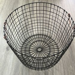 Metal wire Basket storage