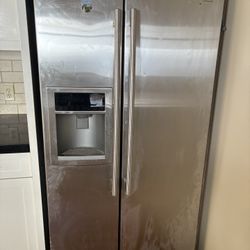 Lg Refrigerator And Freezer 