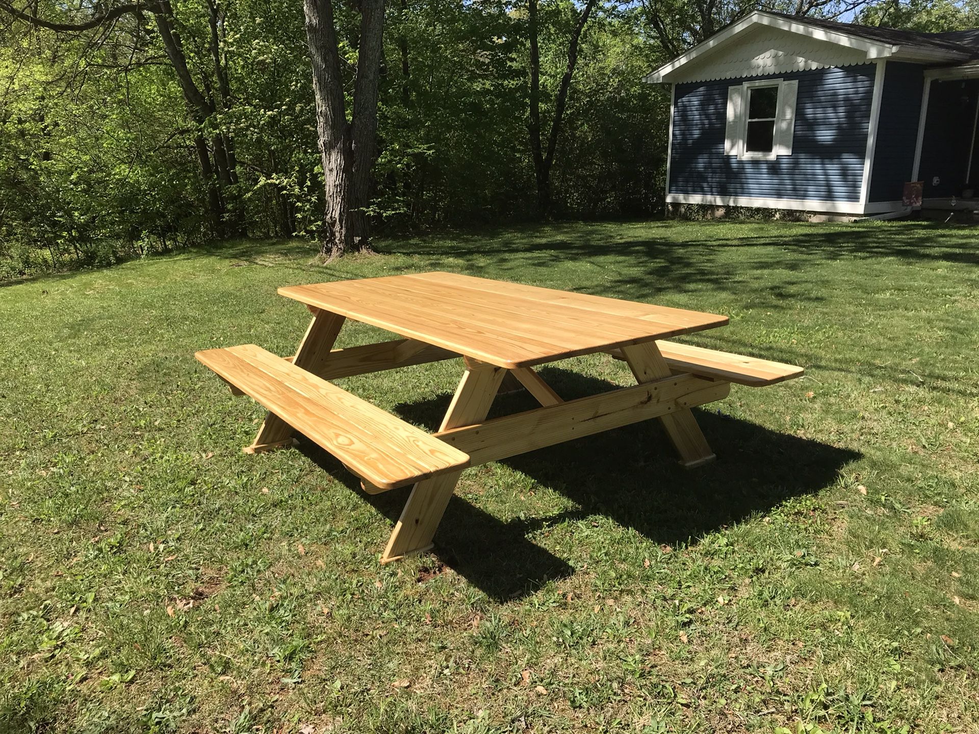 PICNIC TABLE