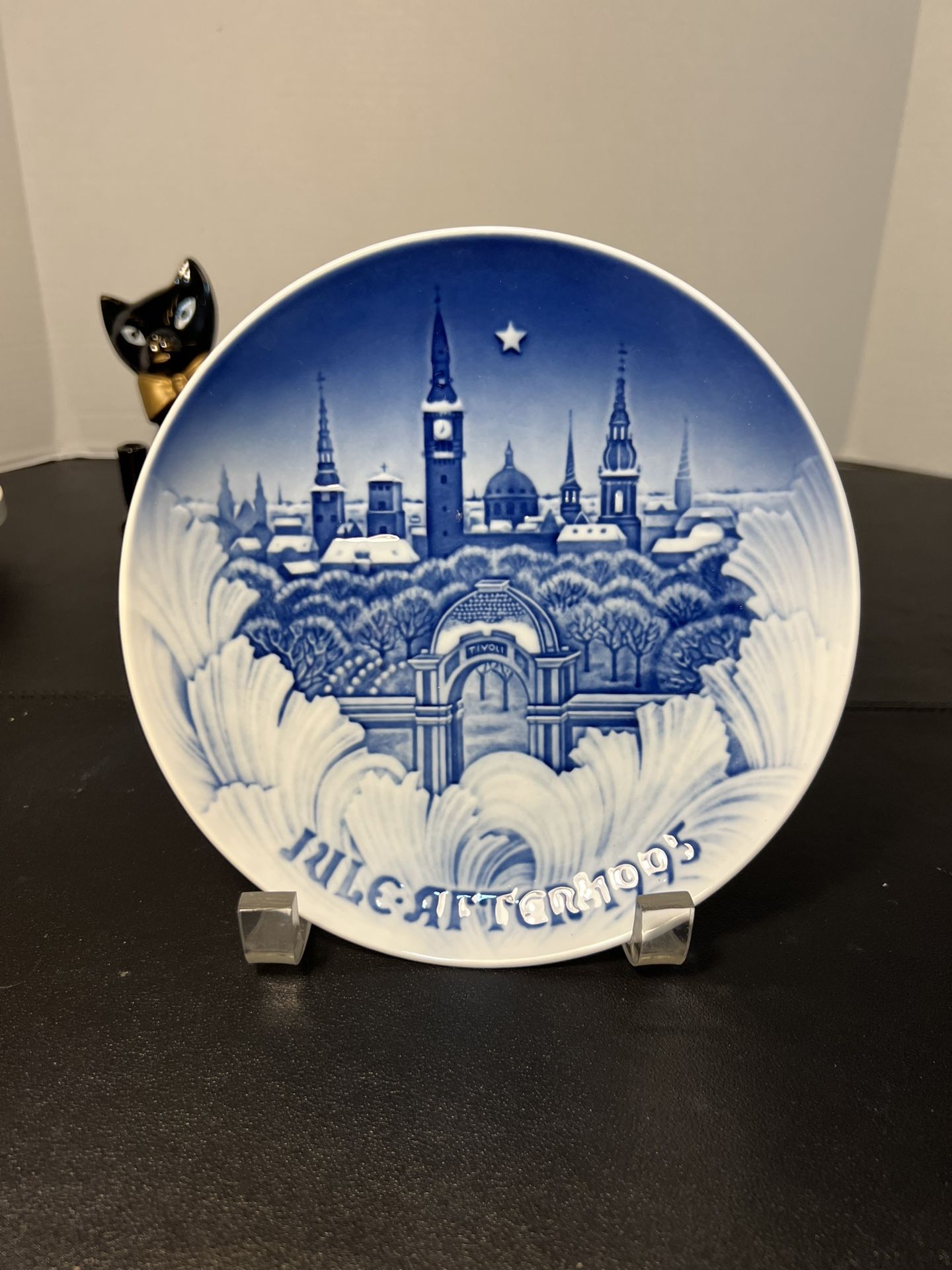 B&G Bing & Grondahl 1995 Jule After Christmas The Towers Of Copenhagen Plate, 7”
