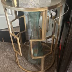Round Gold Mirrored Square Designed Accent Table