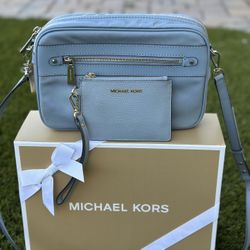 Michael Kors Nylon Crossbody Bag, NWT, with wallet (EUC)/Set MK (lea la descripcion)