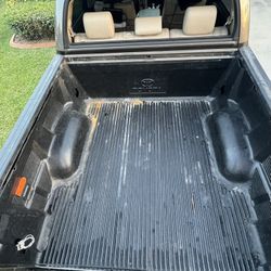 Toyota Tundra Oem Bed liner For 5.5ft Bed.