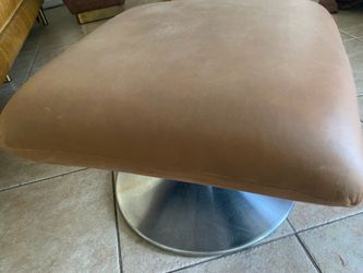 Bassist leather ottoman