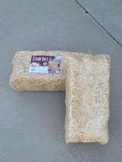 ×2 FloraCraft Straw Bales