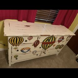 Stylish and Vintage Dresser - Kids Room - Hot Air Balloon 