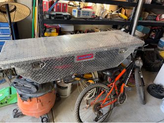 Metal box for small pickup trucks