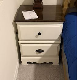 Bedroom dresser set