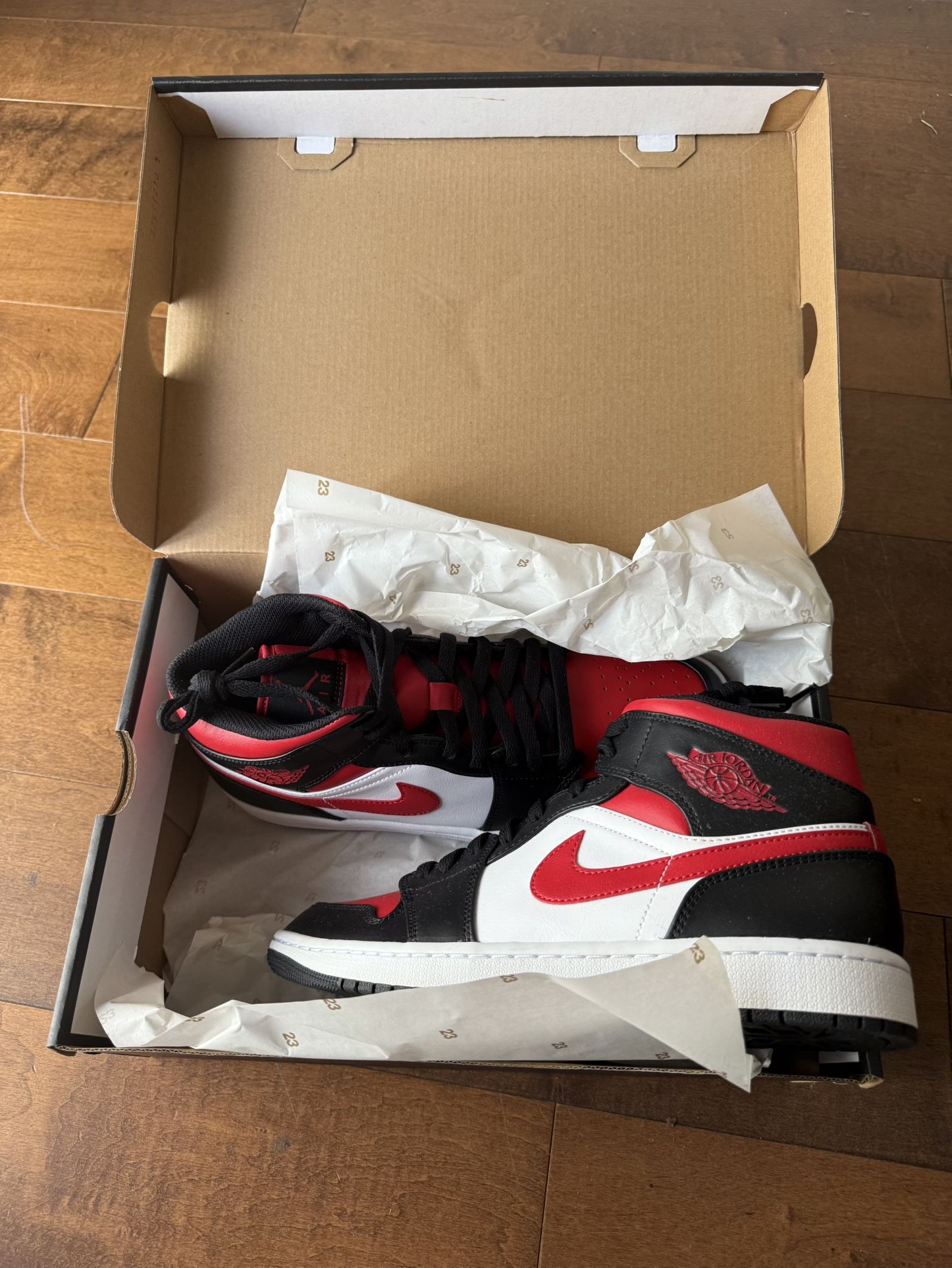 NEW Nike Air Jordan 1 Mid Red 10.5