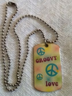 Groovy love necklace