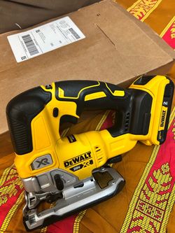 Dewalt 20 Volts MAX   x R cordless  Brushless  jigsaw  with battery