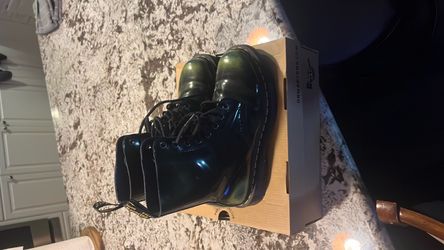 Woman’s DR Martins size 7