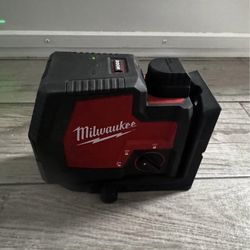 Milwaukee 100 ft. REDLITHIUM Lithium-Ion USB Green Rechargeable Cross Line Laser Level with Charger