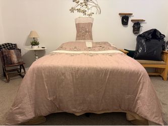 Queen Size Reversible Comforter Set with 2 standard pillow shams